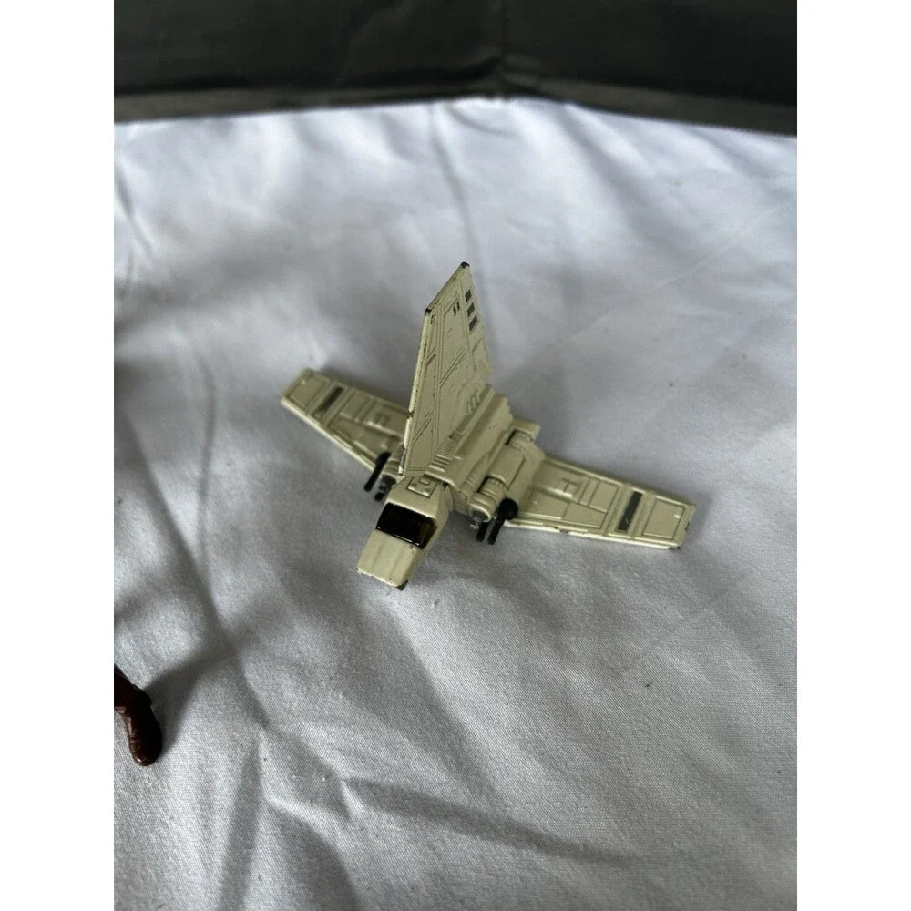 star wars lot- 2 Hot Wheels Ships,2 Attacktix Figures, And 3 Action Figures!